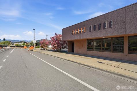 123 E Johnson Street Chelan WA 98816