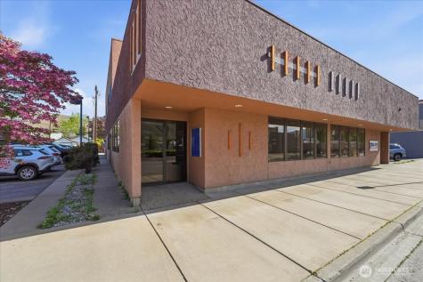 123 E Johnson Street Chelan WA 98816