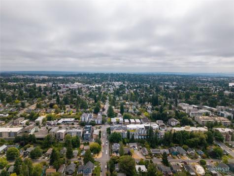 9057 Greenwood Avenue N Seattle WA 98103