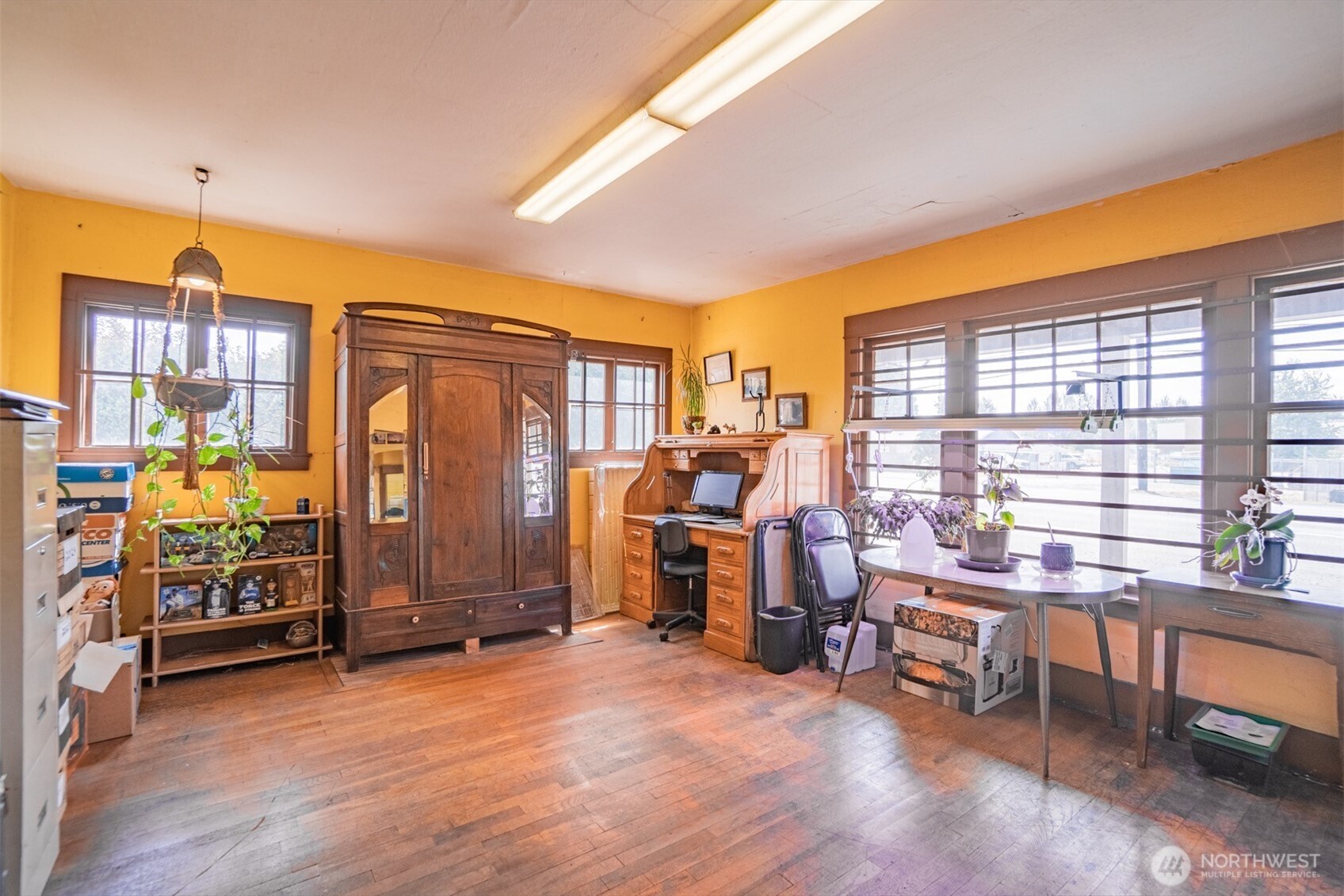 1109 Valley Avenue NW Puyallup WA 98371