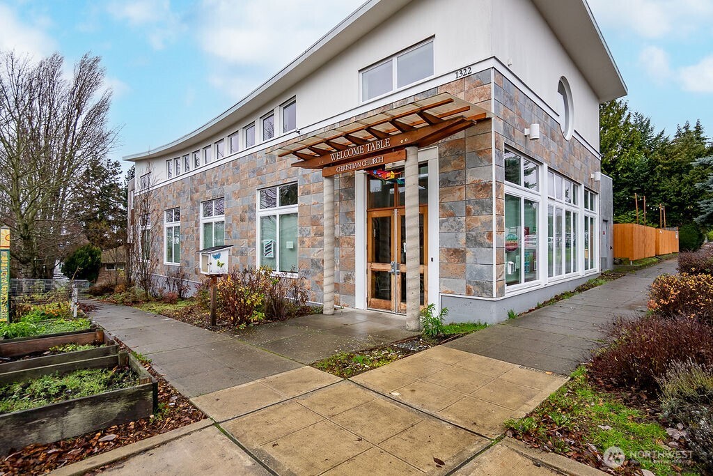1322 S Bayview Seattle WA 98144