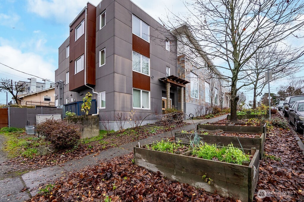 1322 S Bayview Seattle WA 98144