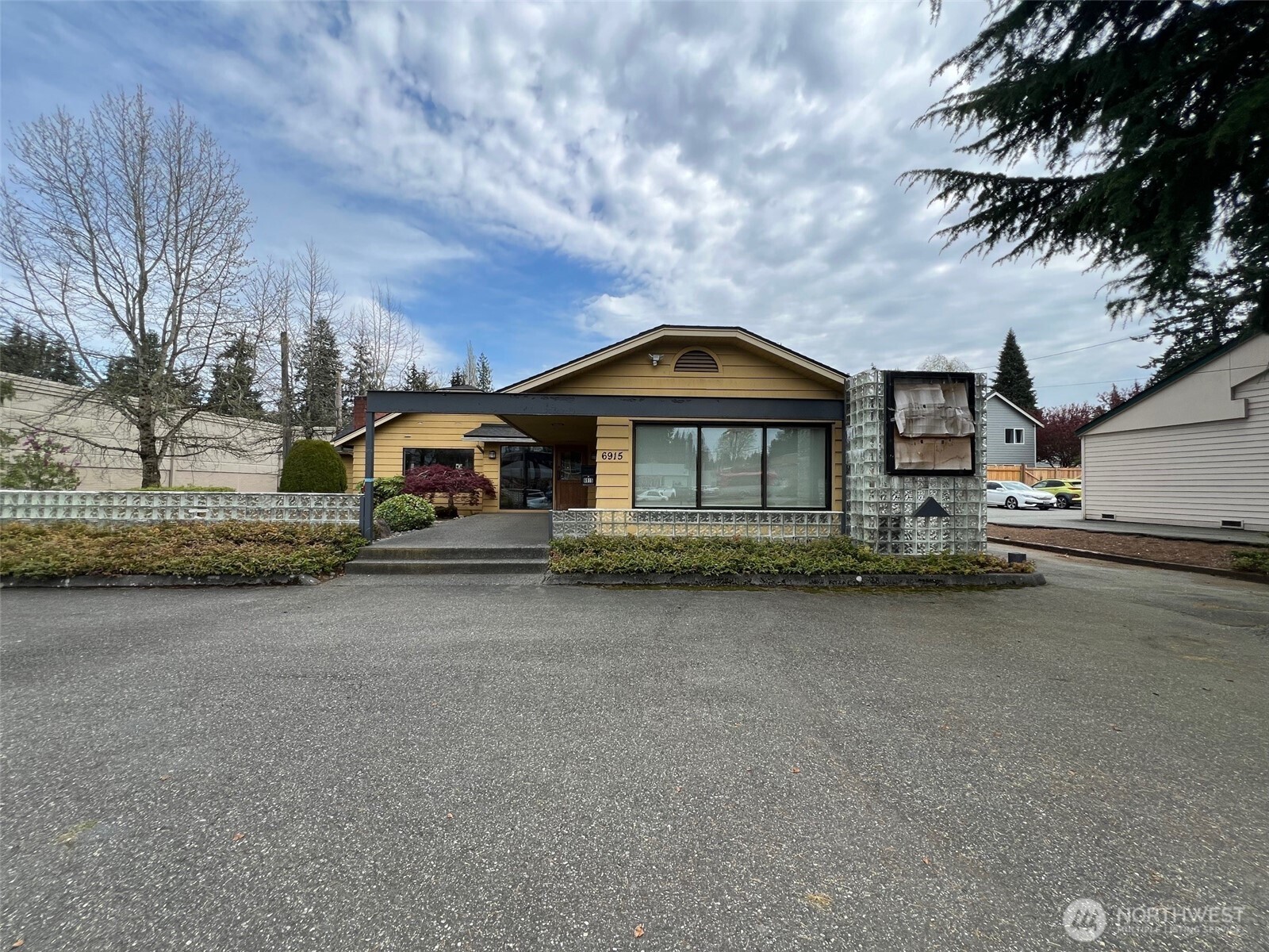 6915 Evergreen Way Everett WA 98203