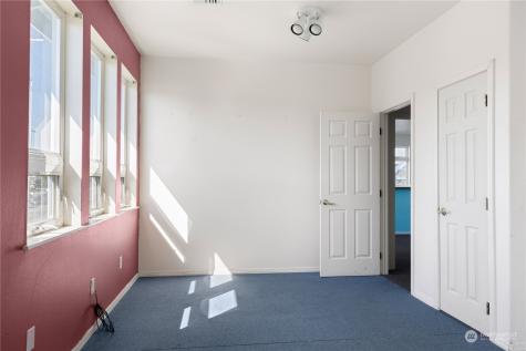 35 SE Ely Street Oak Harbor WA 98277