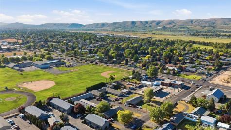 1011 1013, 1015 S 48th Avenue Yakima WA 98908
