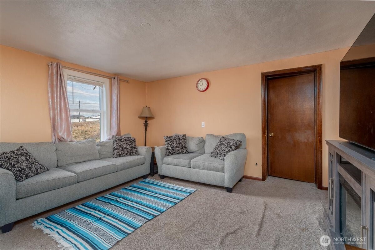 119 E Coulee Boulevard Electric City WA 99123