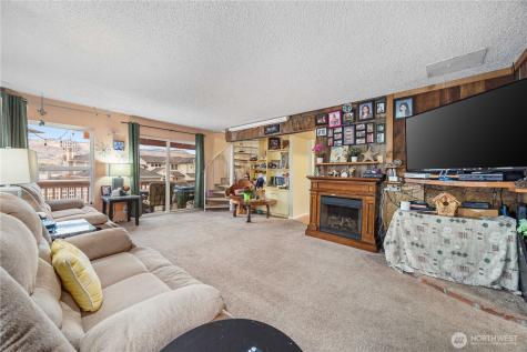 2044 W Woodin Avenue Chelan WA 98816