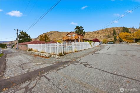2044 W Woodin Avenue Chelan WA 98816