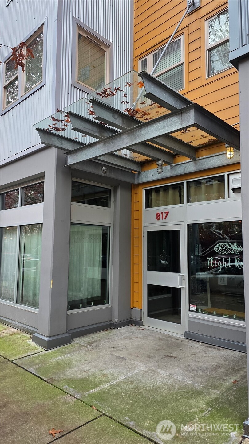 827 Hiawatha Place S Seattle WA 98144