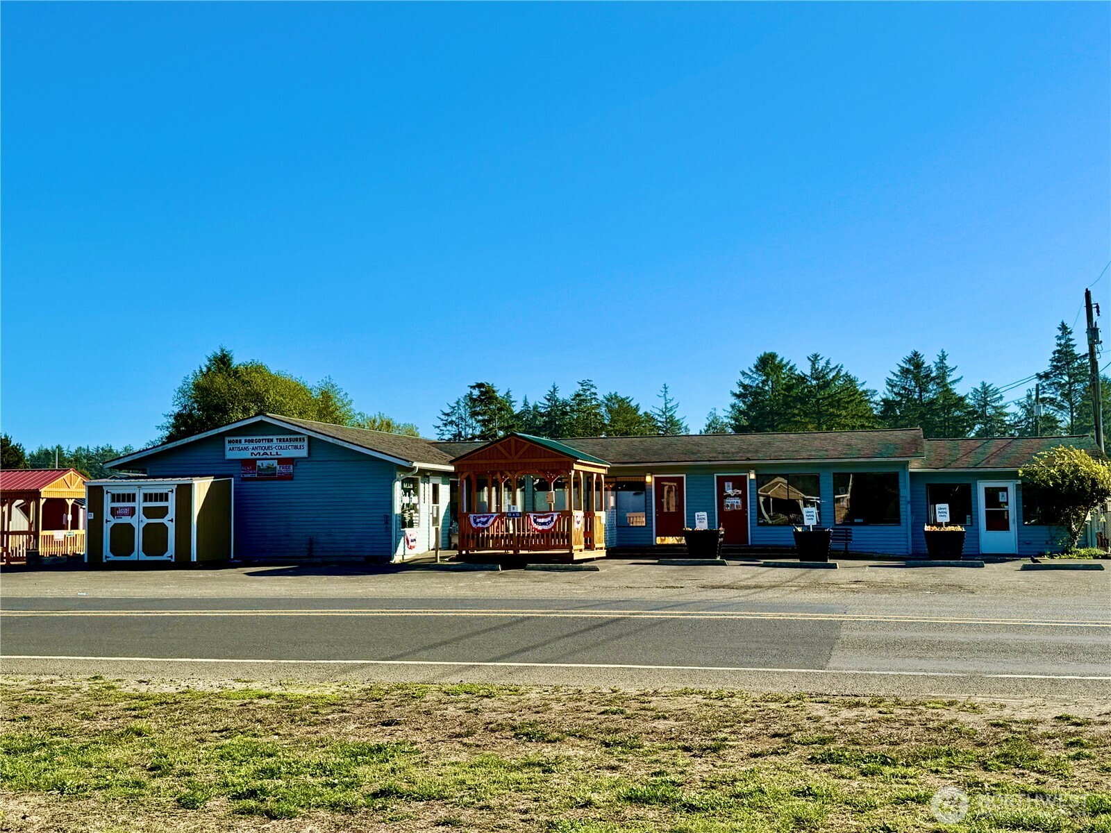 1910 Bay Avenue Ocean Park WA 98640