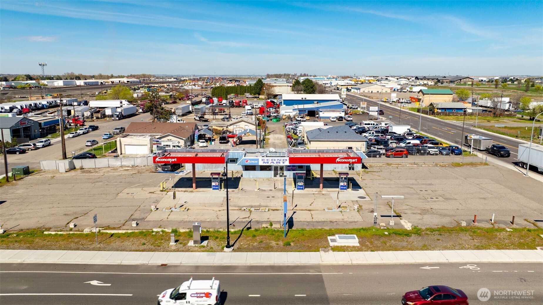 1211 E Lewis Street Pasco WA 99301