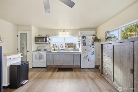 5698 2nd Avenue Ferndale WA 98248