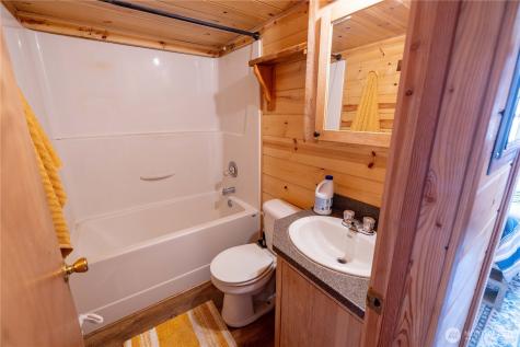 385 Highway 153 Pateros WA 98846