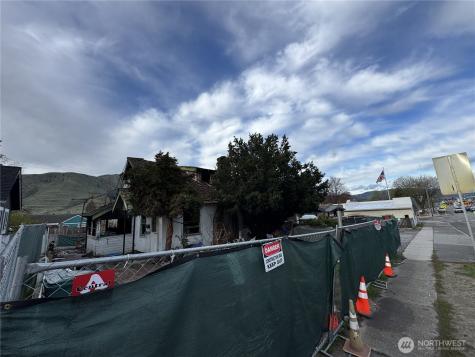418 E Woodin Avenue Chelan WA 98816