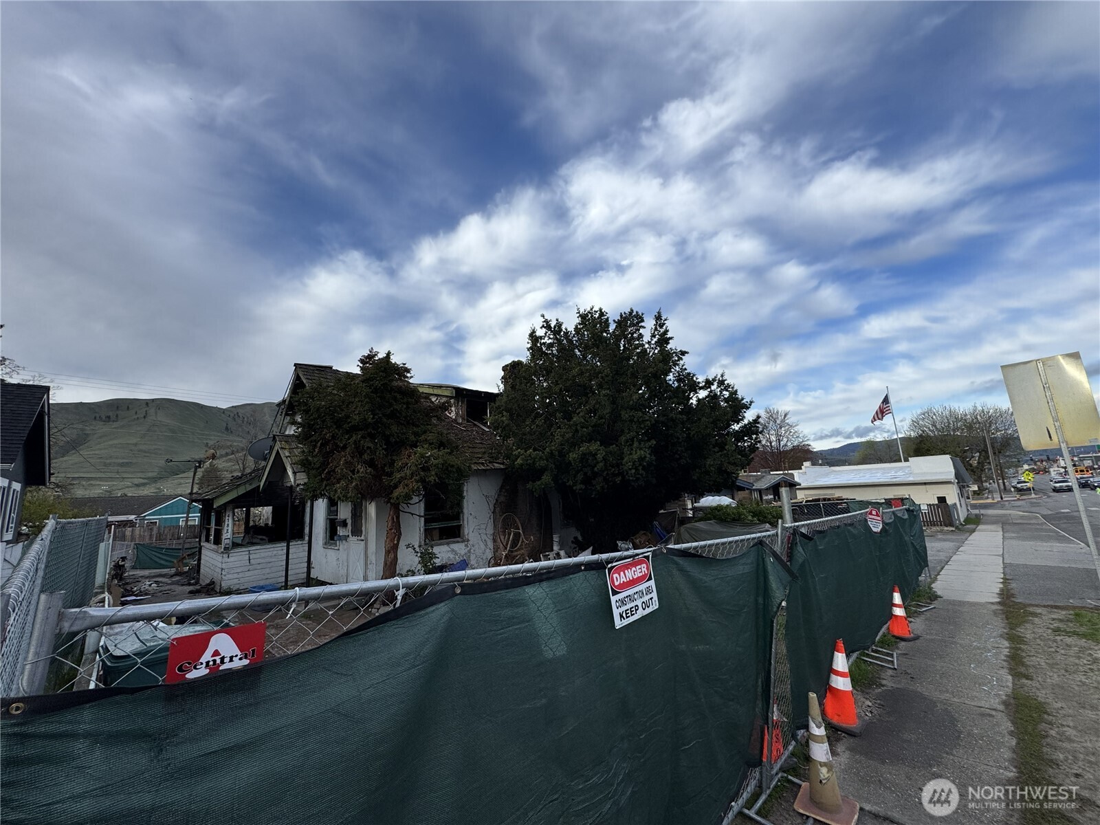 418 E Woodin Avenue Chelan WA 98816