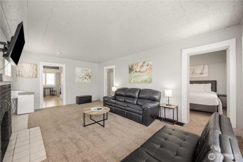 519 E Woodin Avenue Chelan WA 98816