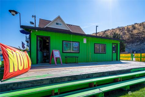 1210 W Woodin Avenue Chelan WA 98816