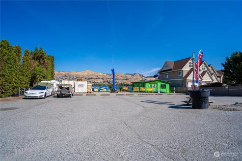 1210 W Woodin Avenue Chelan WA 98816