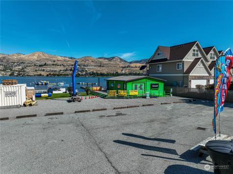 1210 W Woodin Avenue Chelan WA 98816