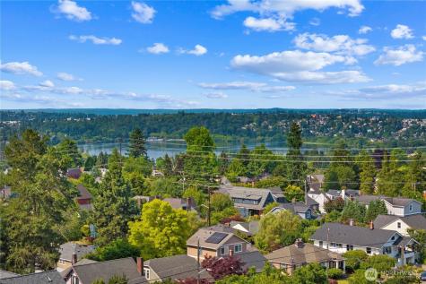 8521 Roosevelt Way NE Seattle WA 98115