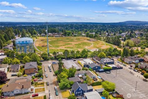 8521 Roosevelt Way NE Seattle WA 98115