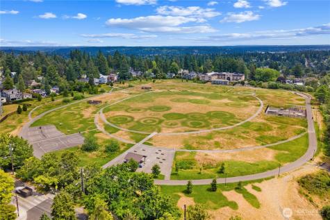8521 Roosevelt Way NE Seattle WA 98115