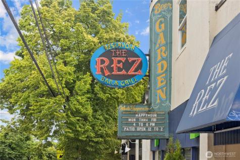 8521 Roosevelt Way NE Seattle WA 98115