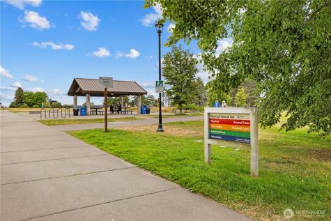 8521 Roosevelt Way NE Seattle WA 98115