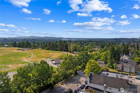 8521 Roosevelt Way NE Seattle WA 98115
