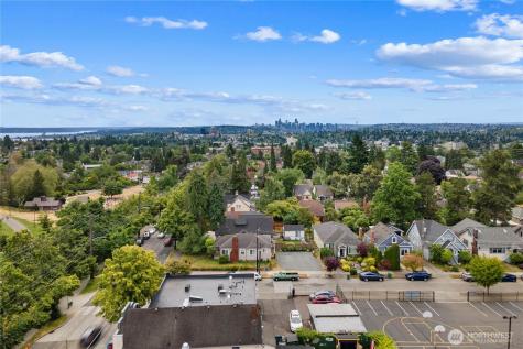8521 Roosevelt Way NE Seattle WA 98115