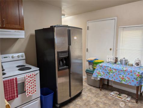 8208 Canyon Road E Puyallup WA 98371