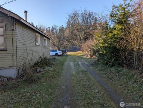 8208 Canyon Road E Puyallup WA 98371