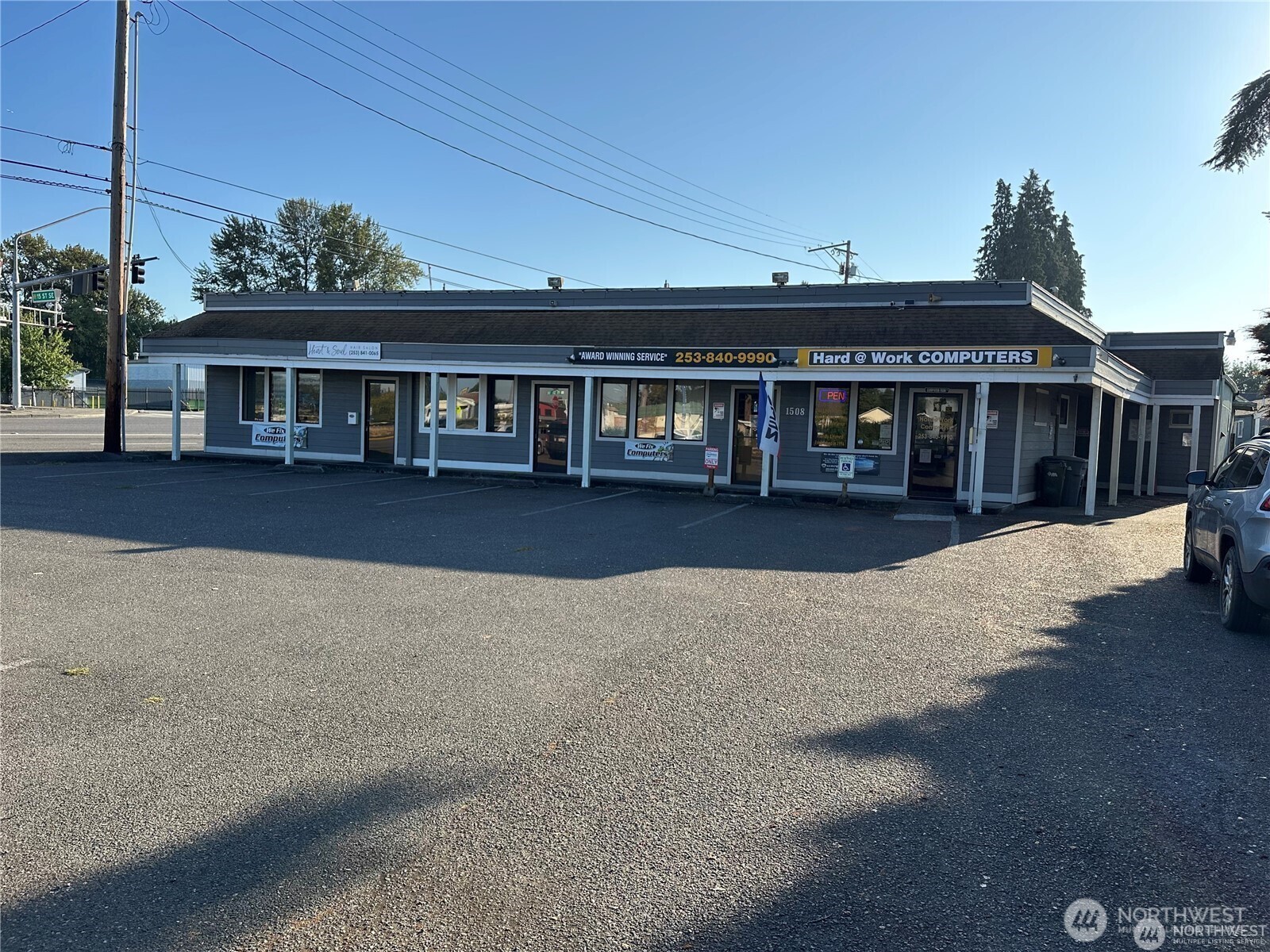 1512 East Pioneer Way Puyallup WA 98372