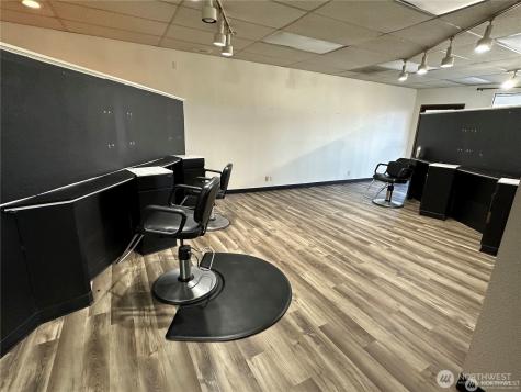1512 East Pioneer Way Puyallup WA 98372