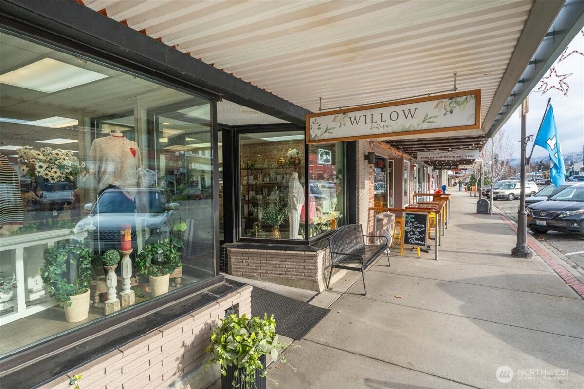 131 E Woodin Avenue Chelan WA 98816