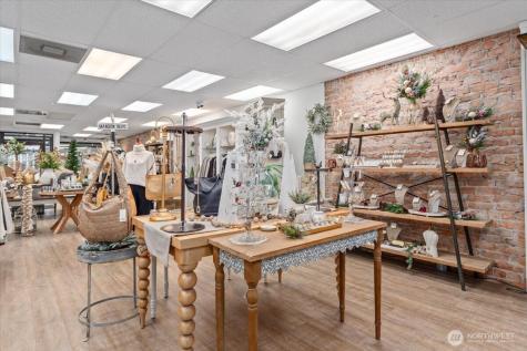 131 E Woodin Avenue Chelan WA 98816