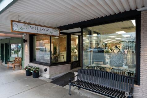 131 E Woodin Avenue Chelan WA 98816