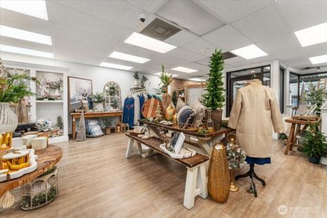 131 E Woodin Avenue Chelan WA 98816