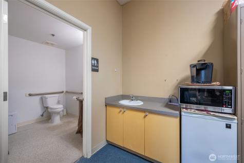 9222 Roosevelt Way NE Seattle WA 98115