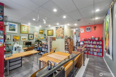 9222 Roosevelt Way NE Seattle WA 98115