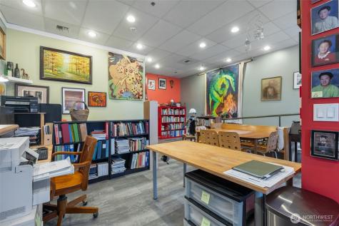 9222 Roosevelt Way NE Seattle WA 98115