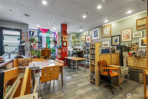 9222 Roosevelt Way NE Seattle WA 98115