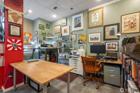 9222 Roosevelt Way NE Seattle WA 98115