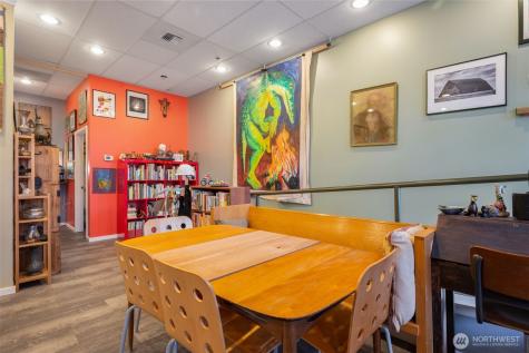 9222 Roosevelt Way NE Seattle WA 98115