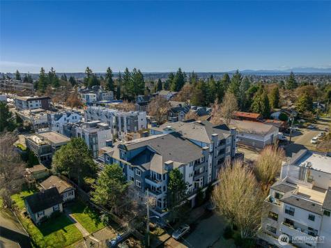 9222 Roosevelt Way NE Seattle WA 98115