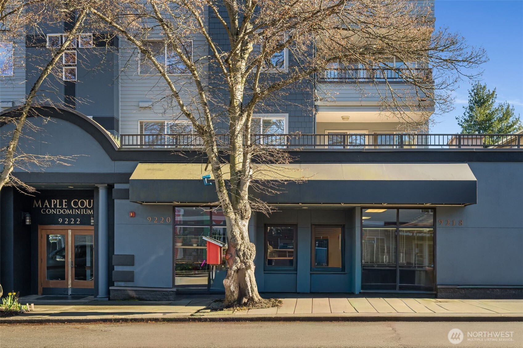 9222 Roosevelt Way NE Seattle WA 98115