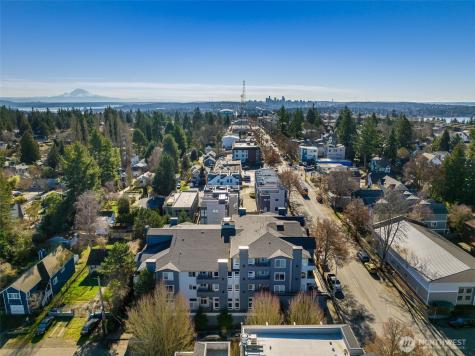 9222 Roosevelt Way NE Seattle WA 98115