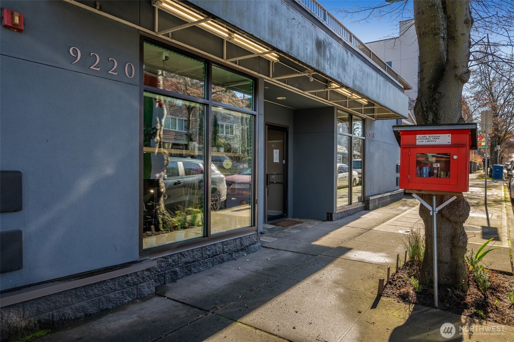 9222 Roosevelt Way NE Seattle WA 98115