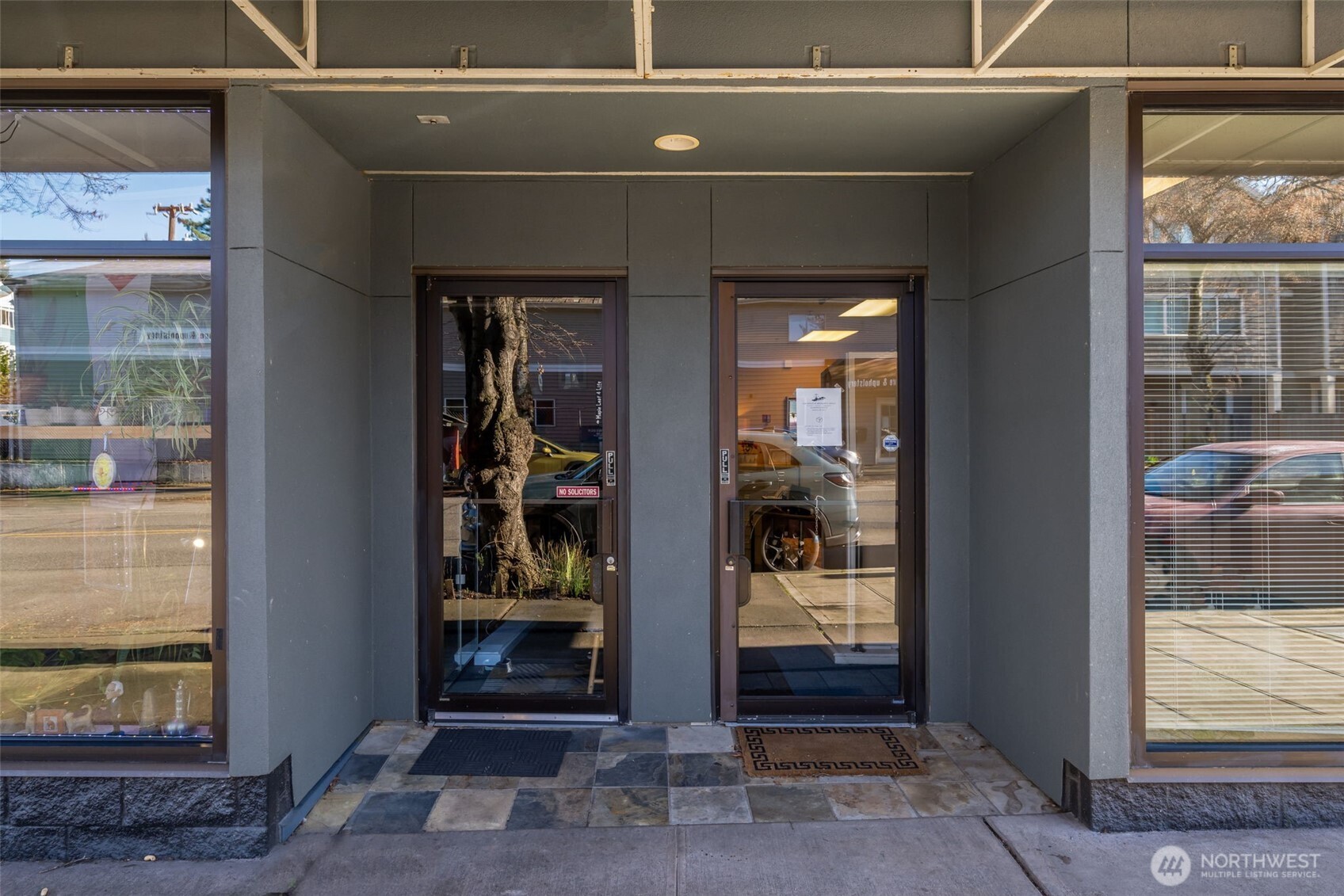 9222 Roosevelt Way NE Seattle WA 98115