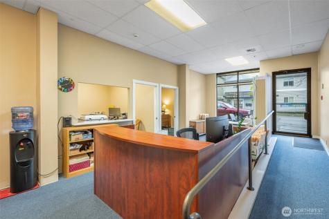 9222 Roosevelt Way NE Seattle WA 98115